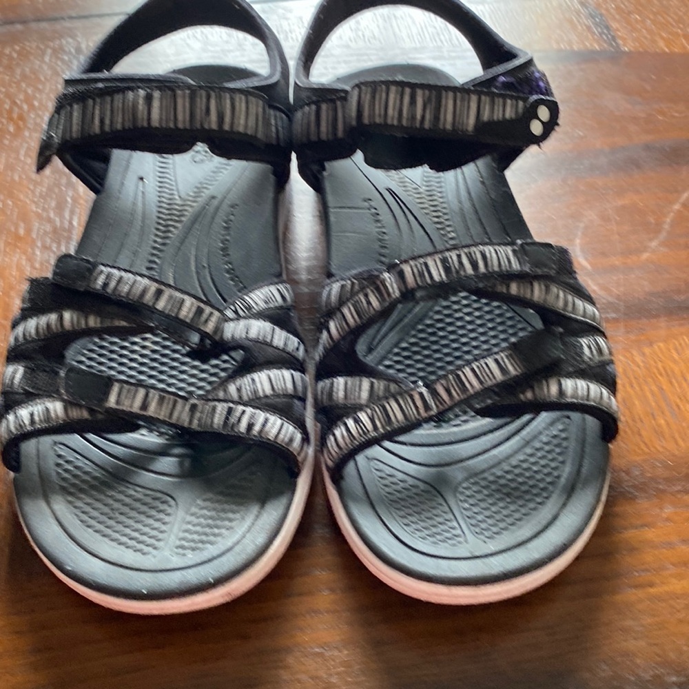 Women’s Ryka Sandals - Size 9.5